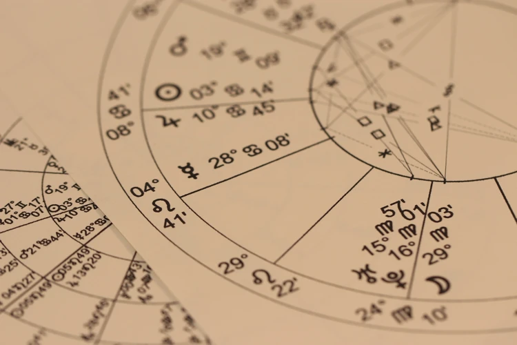 Compatibilitatea Astrologică Și Influența Semnului Zodiacal