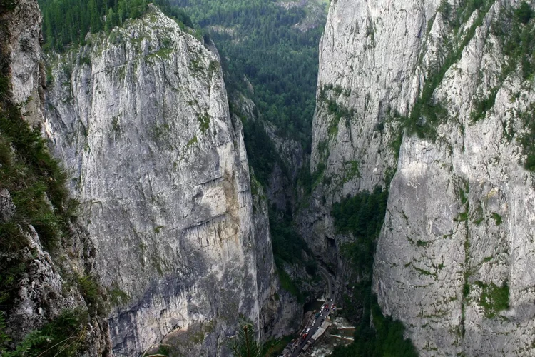 Trasee Montane În Carpații Orientali